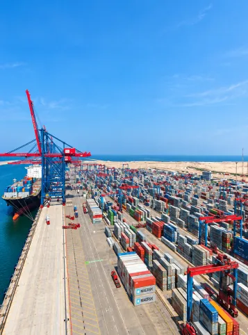 Technical attendance and vessel support at port
